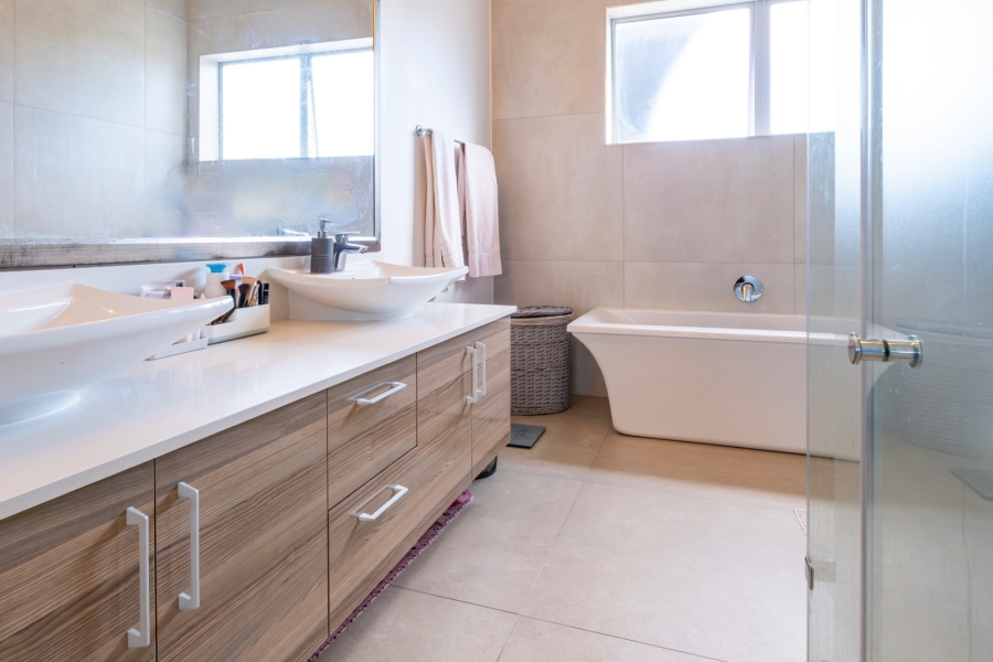 3 Bedroom Property for Sale in Earls Court Lifestyle Estate Western Cape